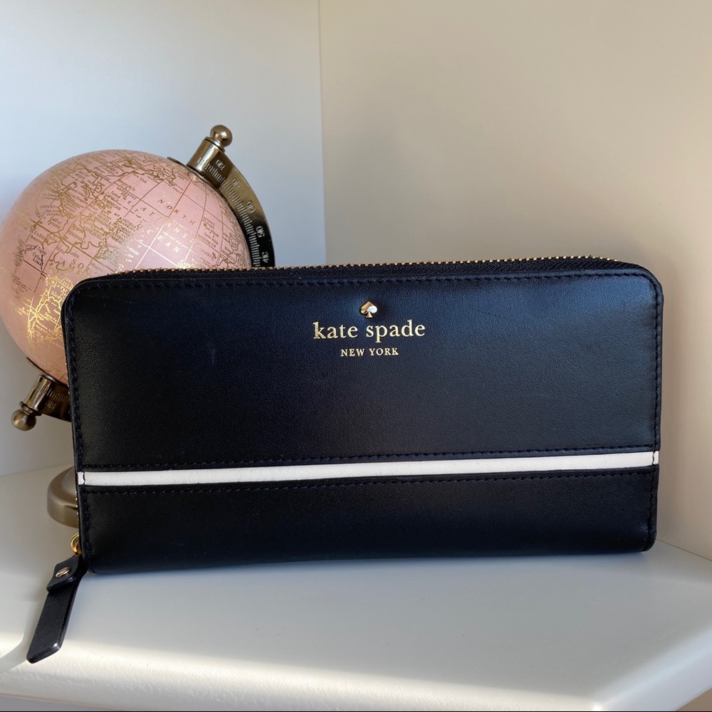 Kate Spade Ziparound Wallet - Picture 1 of 4